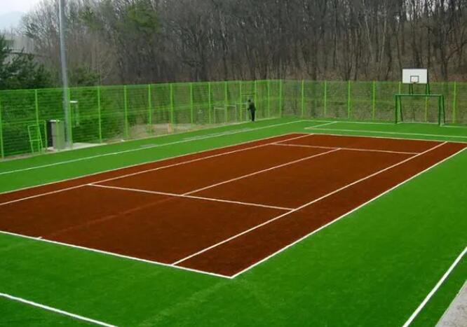 网球场：体育运动场地